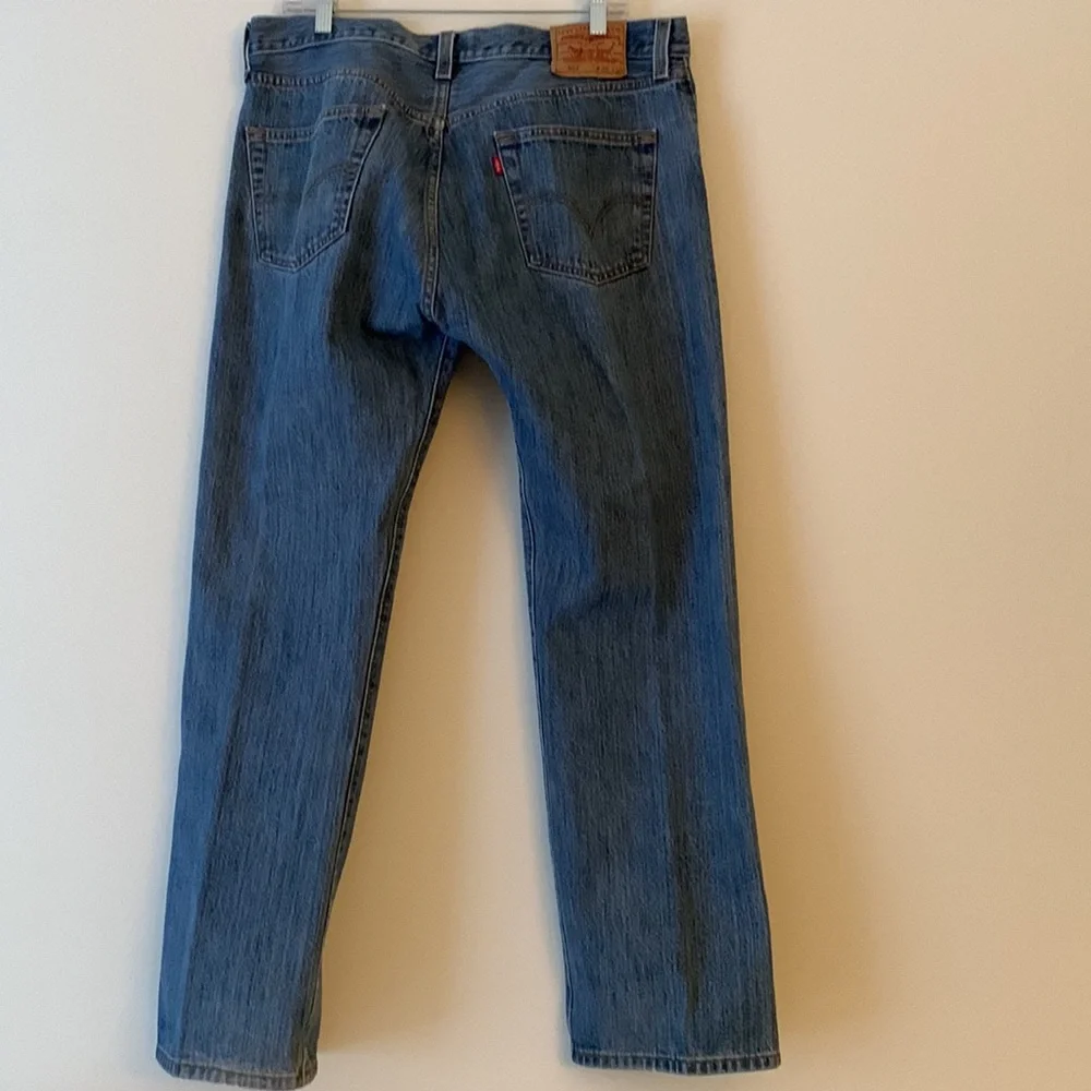 LEVI’S. Men’s 501  blue jeans. L30 X W36. Button‎ fly. Excellent conditio…